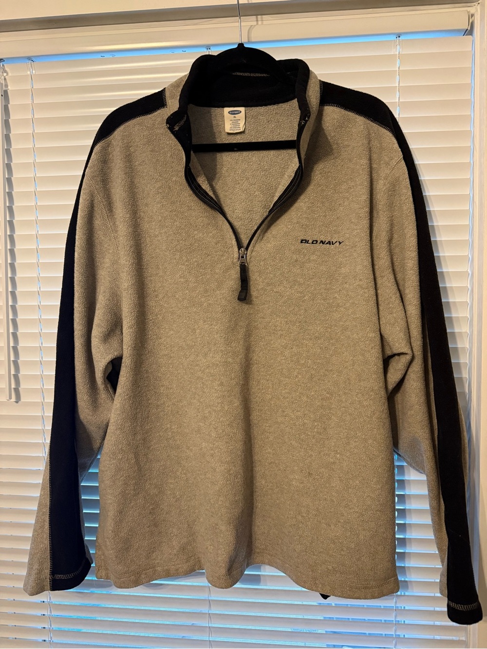VintageOld Navy Men's Gray Half-Zip Fleece with Black Shoulder and Sleeve Panels